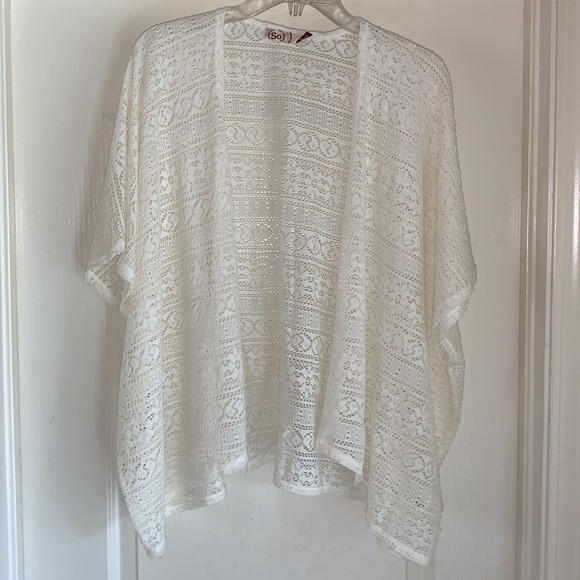 SO Cut Out Open Front Top, Size Large, Off White, *cami not included - Picture 4 of 11